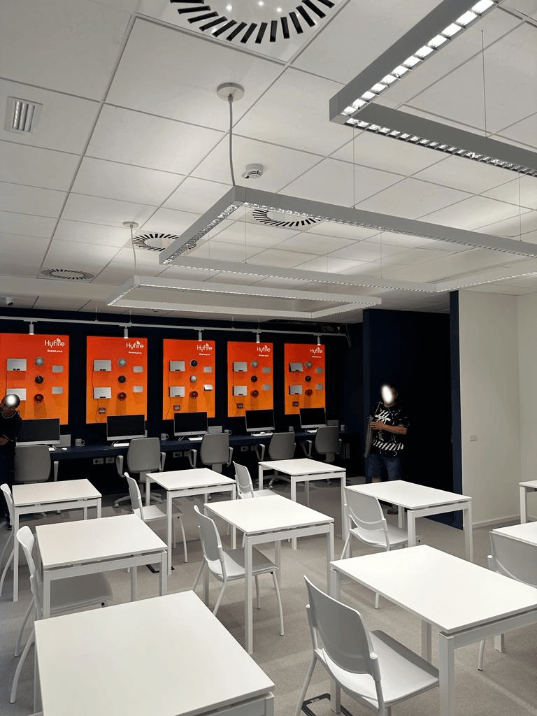 illuminazione led con sistema dark light su barre a sospensione
