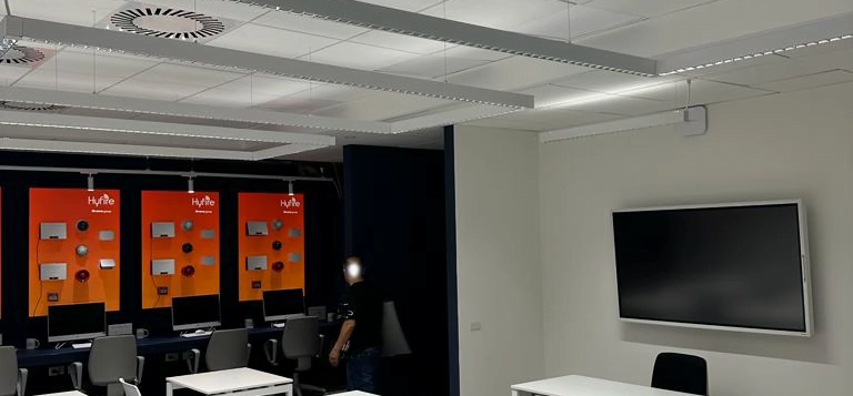scuola di formazione con sistema dark light 1